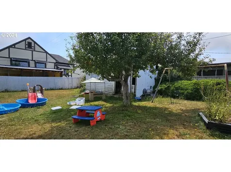 2036 Fir Avenue Reedsport OR 97467