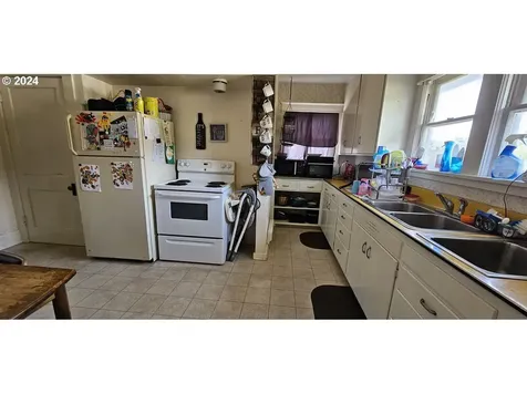 2036 Fir Avenue Reedsport OR 97467