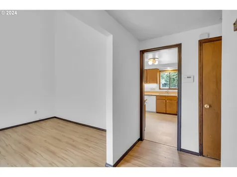 5505 Se Schiller Street Portland OR 97206