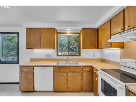 5505 Se Schiller Street Portland OR 97206