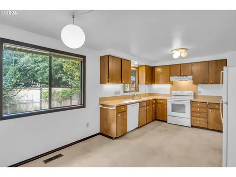 5505 Se Schiller Street Portland OR 97206