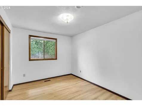 5505 Se Schiller Street Portland OR 97206
