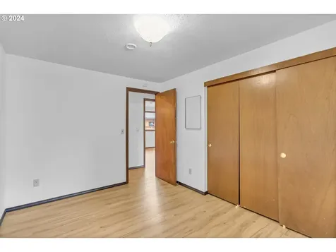 5505 Se Schiller Street Portland OR 97206