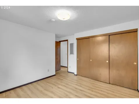 5505 Se Schiller Street Portland OR 97206