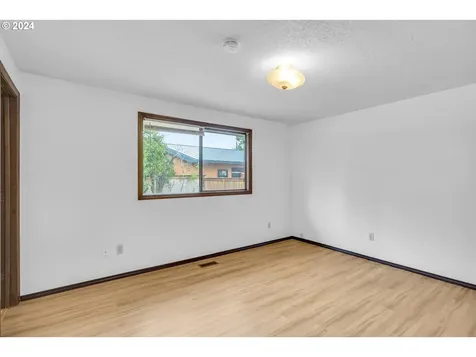 5505 Se Schiller Street Portland OR 97206