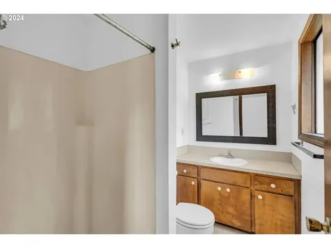 5505 Se Schiller Street Portland OR 97206