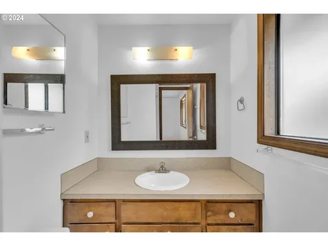 5505 Se Schiller Street Portland OR 97206