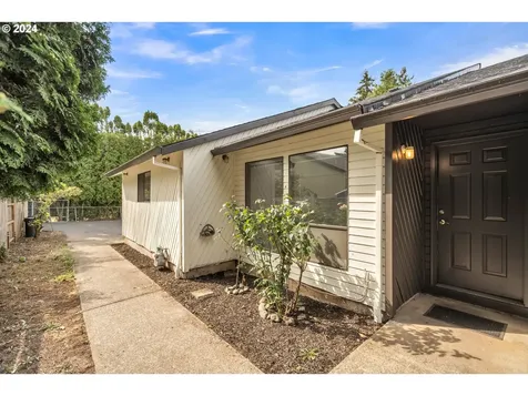 5505 Se Schiller Street Portland OR 97206