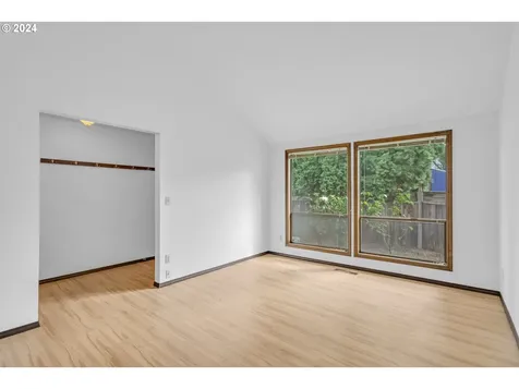 5505 Se Schiller Street Portland OR 97206