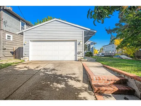 8904 N Bayard Avenue Portland OR 97217
