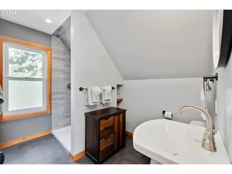 1120 5th Street Hood River OR 97031