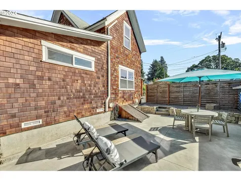 1120 5th Street Hood River OR 97031