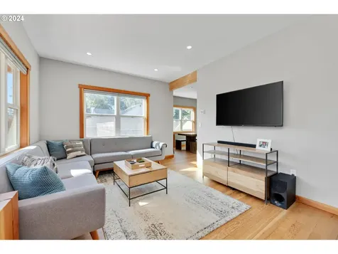 1120 5th Street Hood River OR 97031