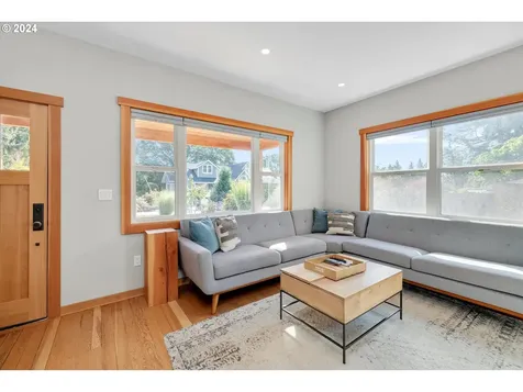 1120 5th Street Hood River OR 97031