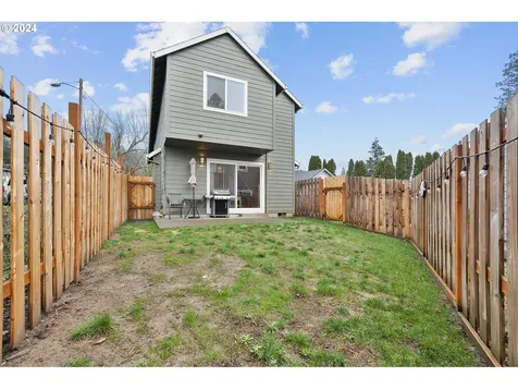 8640 SW Milon Lane Portland OR 97225