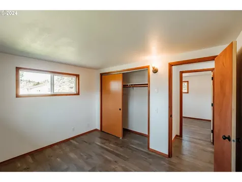 1978 29th Street Florence OR 97439