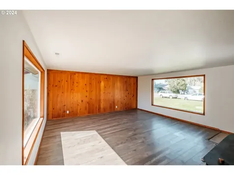 1978 29th Street Florence OR 97439
