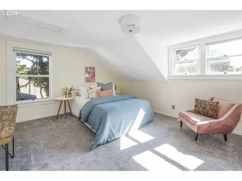 9207 N Ivanhoe Street Portland OR 97203