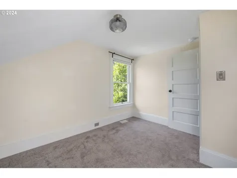 9207 N Ivanhoe Street Portland OR 97203