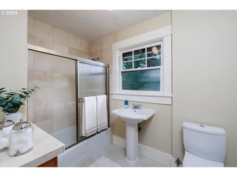2325 NE 53rd Avenue Portland OR 97213