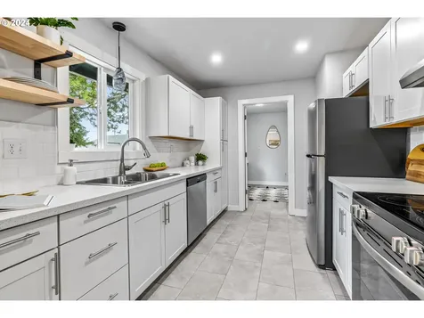 816 Se 153rd Avenue Portland OR 97233