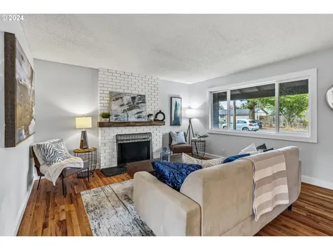 816 Se 153rd Avenue Portland OR 97233