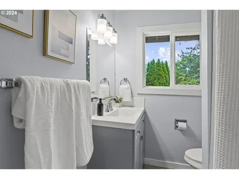 816 Se 153rd Avenue Portland OR 97233