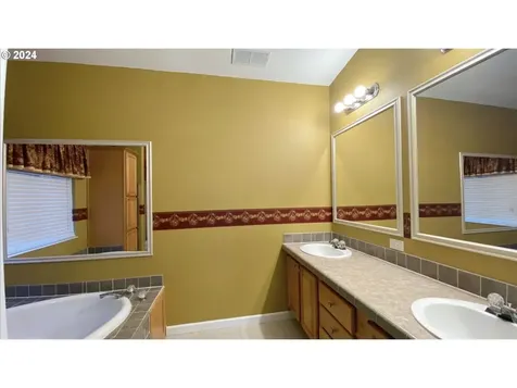 4289 Se Heron Loop Lincoln City OR 97367
