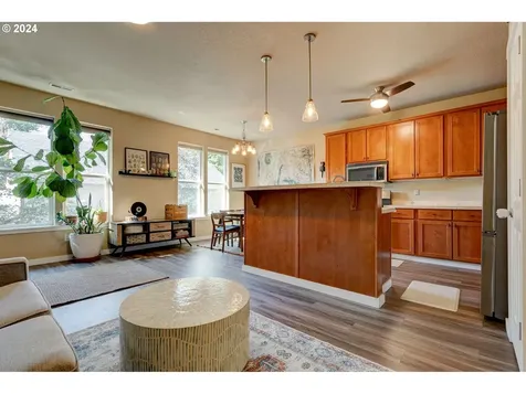 346 Ne Roth Street Portland OR 97211