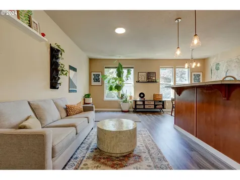 346 Ne Roth Street Portland OR 97211