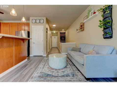 346 Ne Roth Street Portland OR 97211