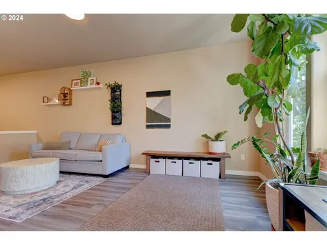 346 Ne Roth Street Portland OR 97211