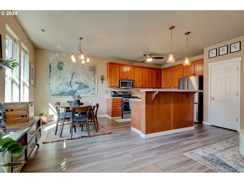 346 Ne Roth Street Portland OR 97211