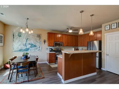 346 Ne Roth Street Portland OR 97211