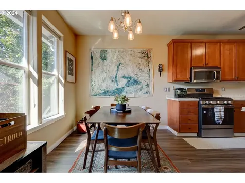346 Ne Roth Street Portland OR 97211