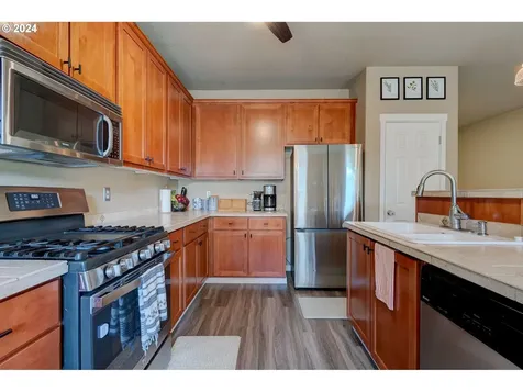 346 Ne Roth Street Portland OR 97211