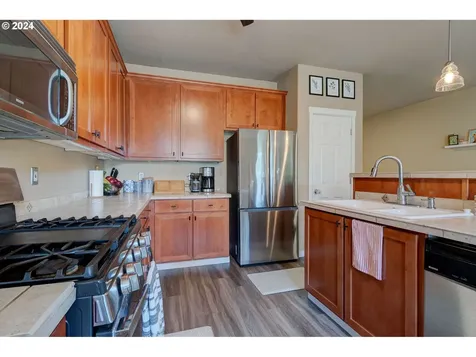346 Ne Roth Street Portland OR 97211