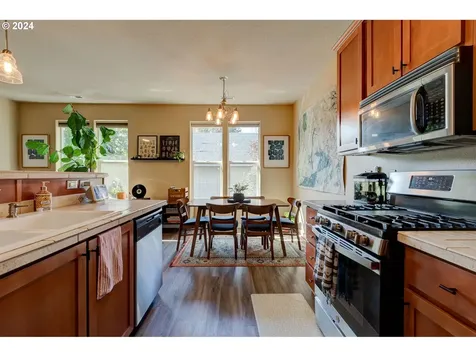 346 Ne Roth Street Portland OR 97211