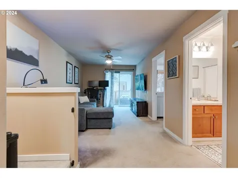 346 Ne Roth Street Portland OR 97211
