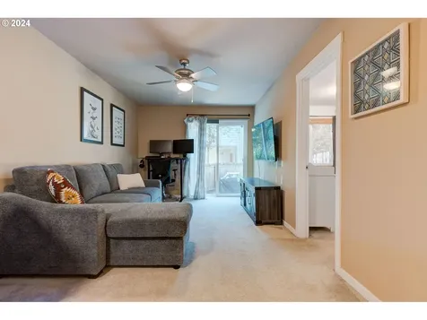 346 Ne Roth Street Portland OR 97211