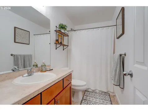 346 Ne Roth Street Portland OR 97211