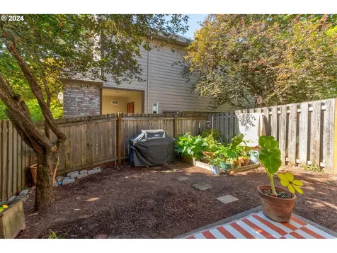 346 Ne Roth Street Portland OR 97211