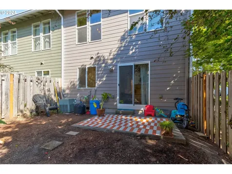 346 Ne Roth Street Portland OR 97211