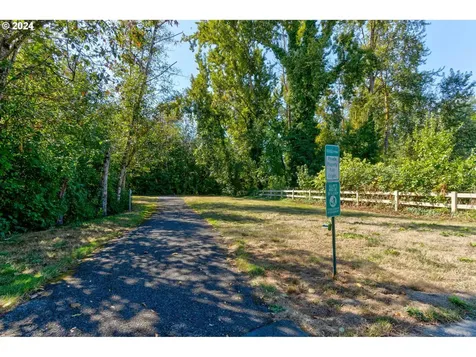 346 Ne Roth Street Portland OR 97211