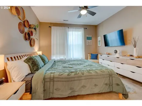346 Ne Roth Street Portland OR 97211
