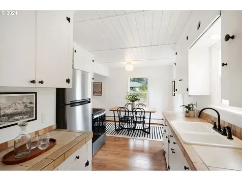 8118 Se 60th Avenue Portland OR 97206