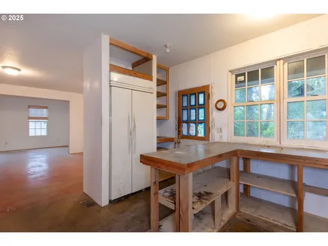 1958 S Military Road Portland OR 97219