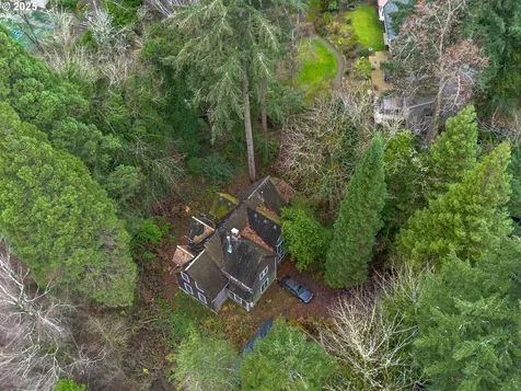 1958 S Military Road Portland OR 97219