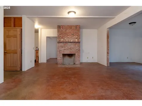 1958 S Military Road Portland OR 97219