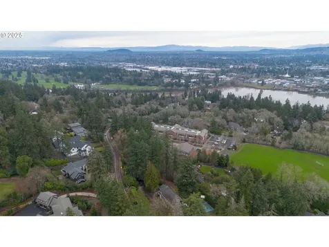 1958 S Military Road Portland OR 97219